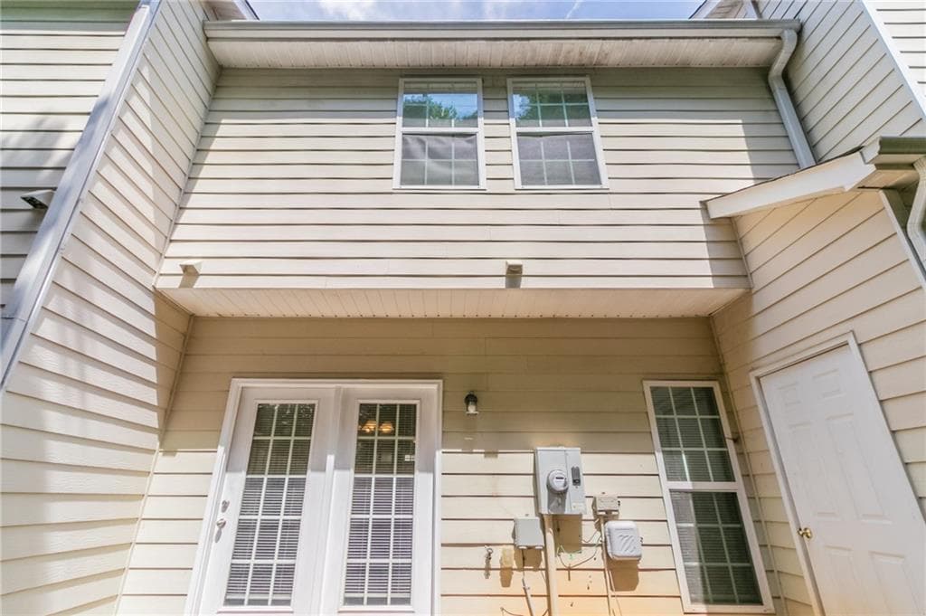 3 bedroom, 3 bathroom, 1,176 sq ft condominium for sale at 4217 High Park Lane, Atlanta, GA 30344 — photo 2