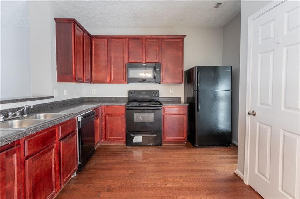 3 bedroom, 3 bathroom, 1,176 sq ft condominium for sale at 4217 High Park Lane, Atlanta, GA 30344 — photo 3