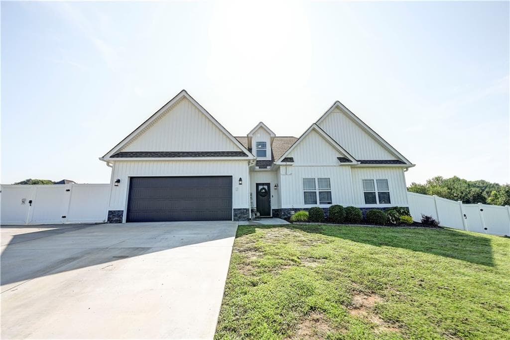 153 Hurds Pathway, Calhoun, GA 30701 — most recent listing photo
