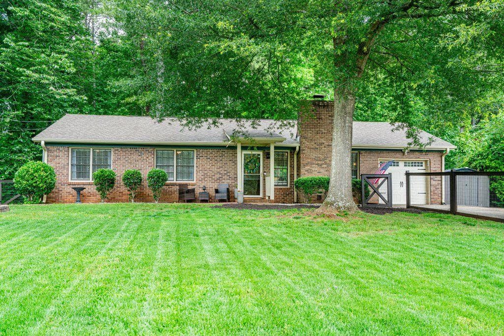 3 bedroom, 2 bathroom, 1,196 sq ft single family residence sold at 2884 BENT CREEK Drive, Kennesaw, GA 30152