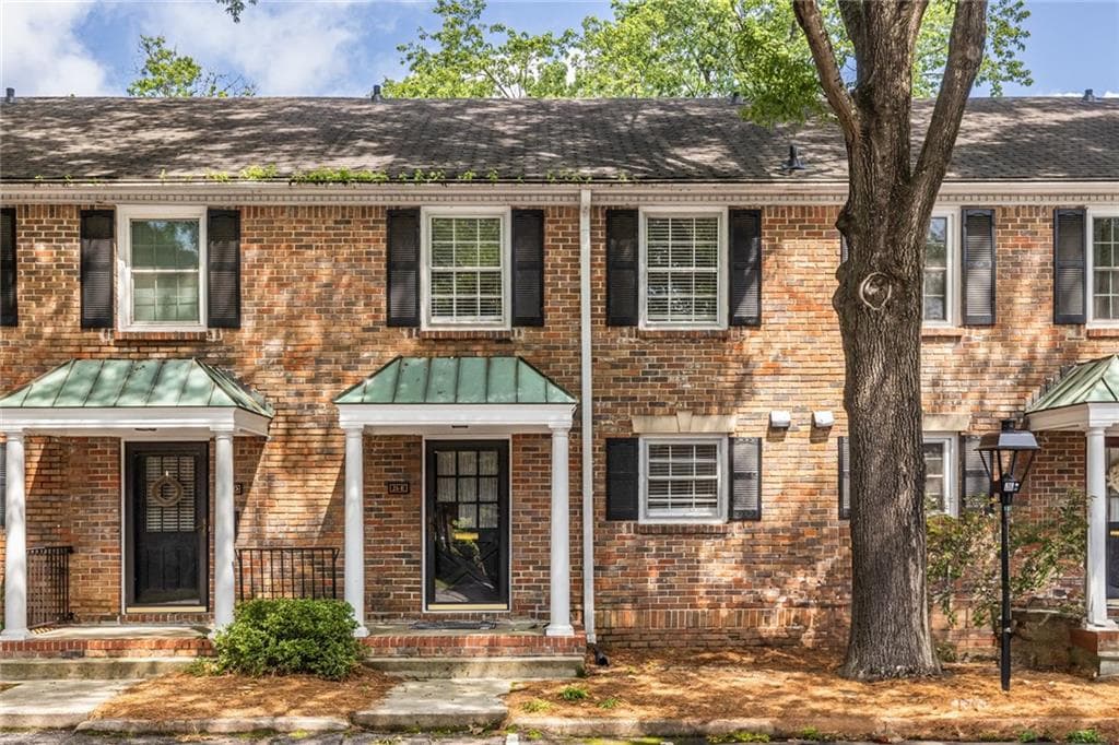 2 bedroom, 2 bathroom, 1,188 sq ft condominium sold at 6700 Roswell Road 21E, Sandy Springs, GA 30328