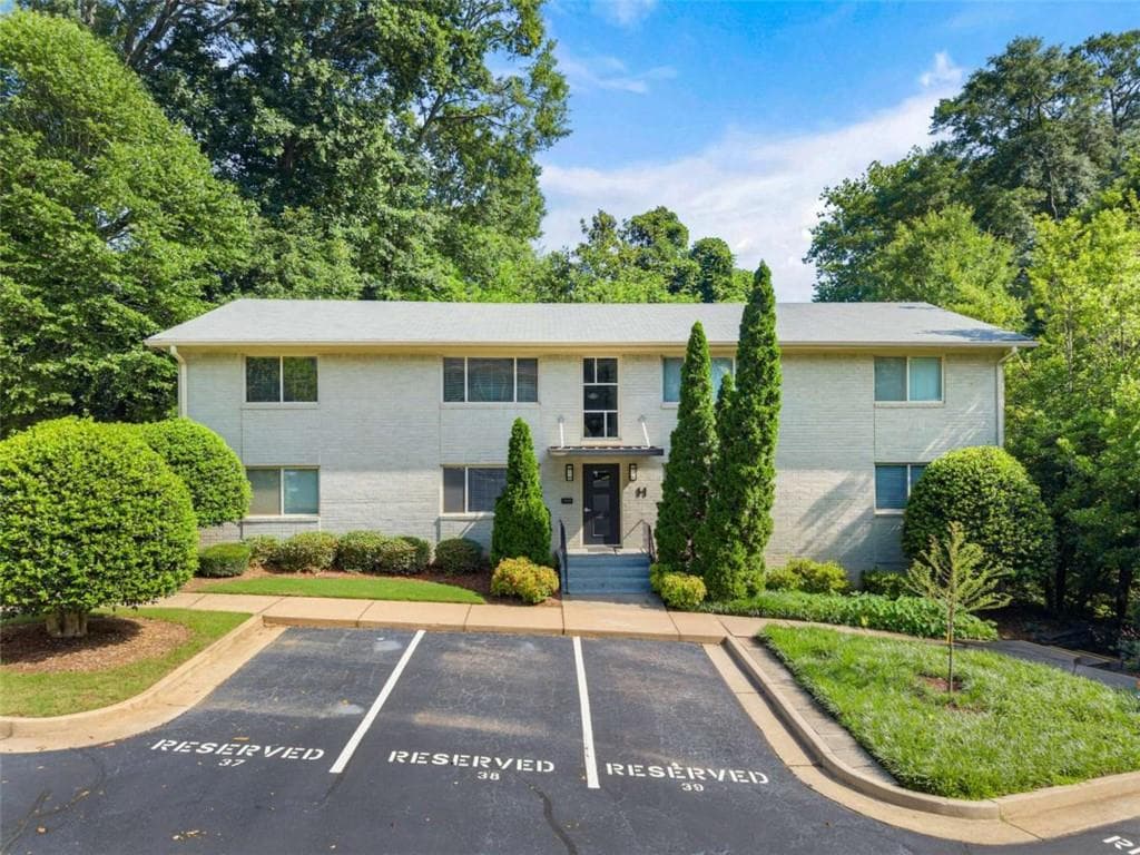 2 bedroom, 1 bathroom, 960 sq ft condominium sold at 449 Clairemont Avenue H3, Decatur, GA 30030