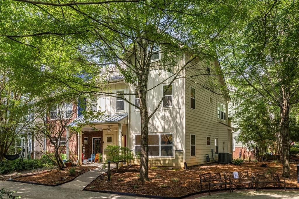 3 bedroom, 3 bathroom, 2,213 sq ft townhouse sold at 1001 Dancing Fox Road, Decatur, GA 30032