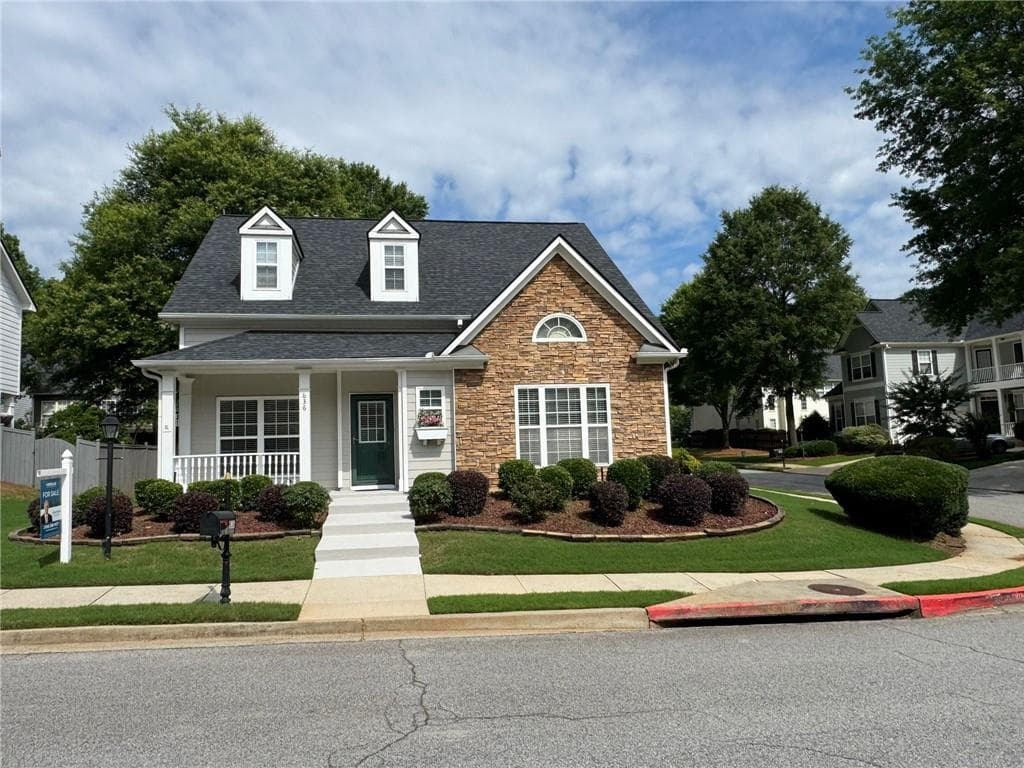 4 bedroom, 3 bathroom, 2,825 sq ft single family residence sold at 636 Lantern Park Lane, Scottdale, GA 30079