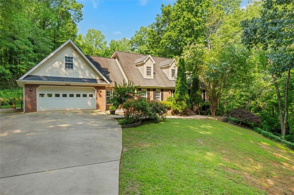 6 bedroom, 5 bathroom, 2,914 sq ft single family residence sold at 5623 Honeytree Drive, Braselton, GA 30517