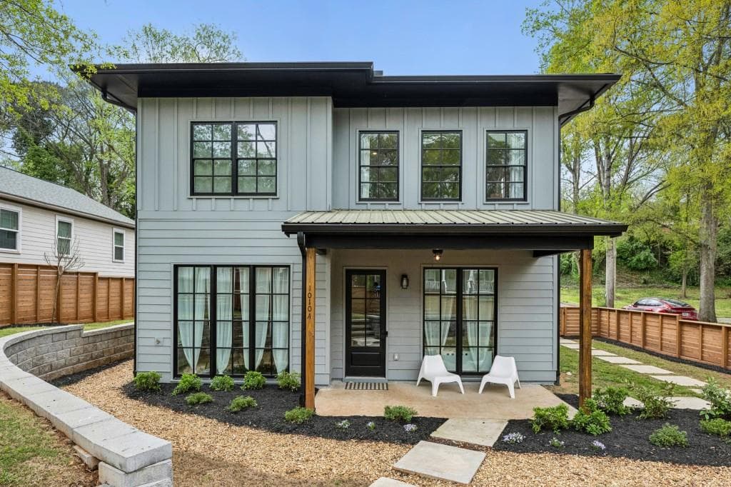 3 bedroom, 3 bathroom, 2,144 sq ft townhouse sold at 1010 Violet Street A, Atlanta, GA 30310