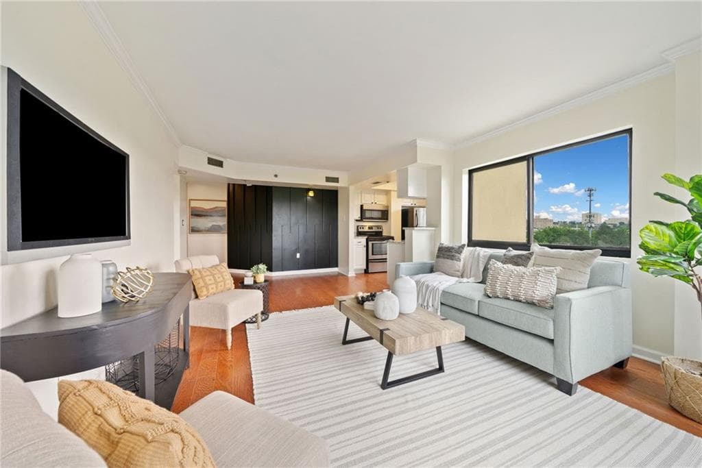 1 bedroom, 1 bathroom, 769 sq ft condominium sold at 795 Hammond Drive 808, Sandy Springs, GA 30328