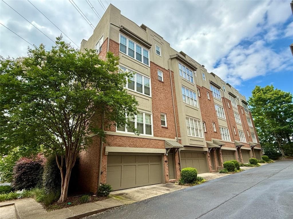 1376 Parkview Lane, Atlanta, GA 30324 — most recent listing photo
