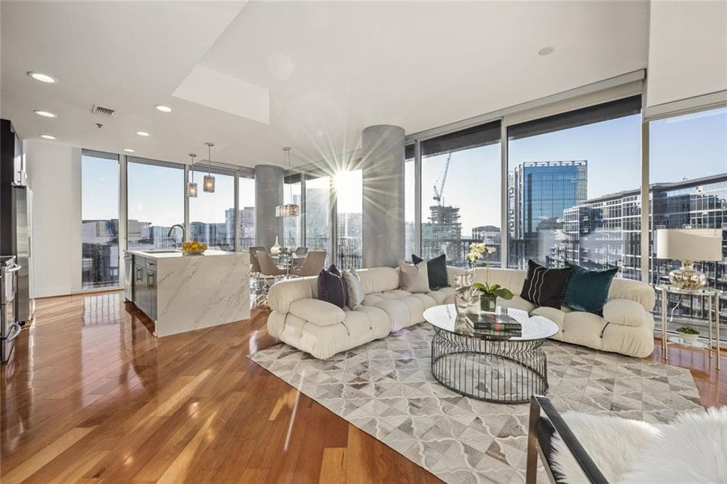 2 bedroom, 3 bathroom, 1,564 sq ft condominium sold at 1080 Peachtree Street 2011, Atlanta, GA 30309