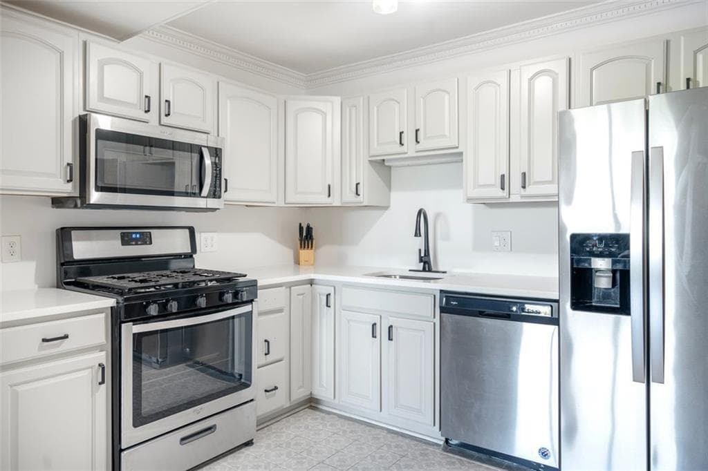 1 bedroom, 1 bathroom, 742 sq ft condominium for sale at 2965 Pharr Court South 817, Atlanta, GA 30305 — photo 4