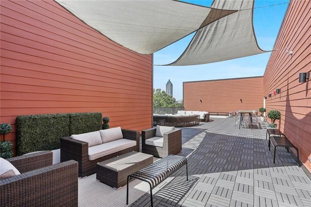 1 bedroom, 1 bathroom, 648 sq ft condominium under contract at 525 PARKWAY Drive 306, Atlanta, GA 30308 — photo 2