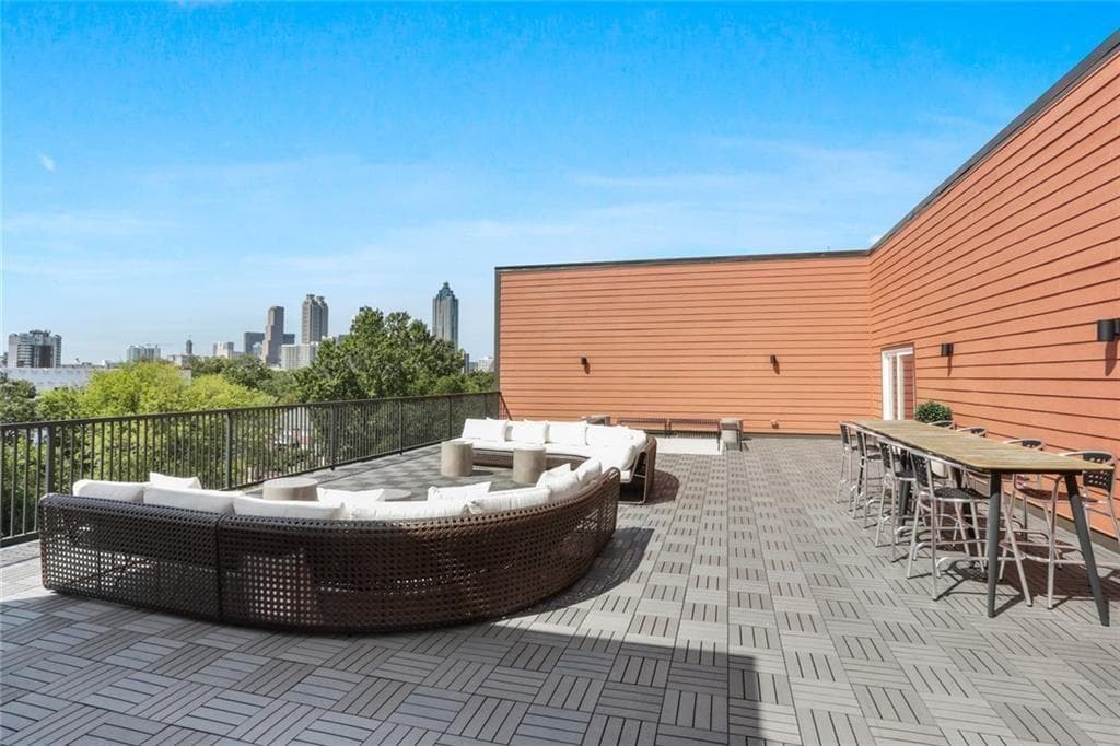 1 bedroom, 1 bathroom, 648 sq ft condominium under contract at 525 PARKWAY Drive 306, Atlanta, GA 30308 — photo 3