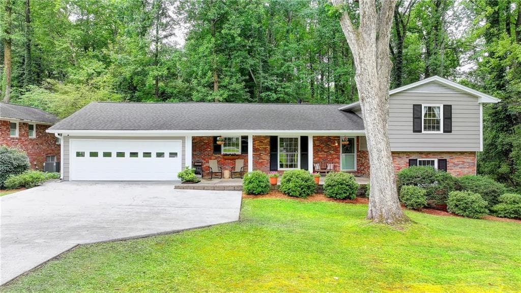 595 Glenforest Road, Sandy Springs, GA 30328 — most recent listing photo