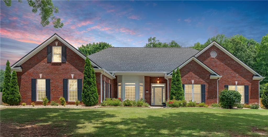 915 Cruce Lake Drive, Hoschton, GA 30548 — most recent listing photo