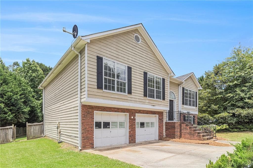 4 bedroom, 3 bathroom, 2,178 sq ft single family residence sold at 2175 GOLDEN VALLEY Drive, Lawrenceville, GA 30043