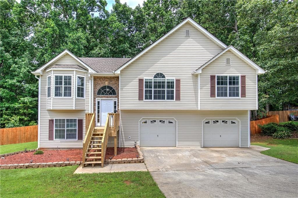 3 bedroom, 3 bathroom, 2,519 sq ft single family residence sold at 121 Paradise Circle, Douglasville, GA 30134