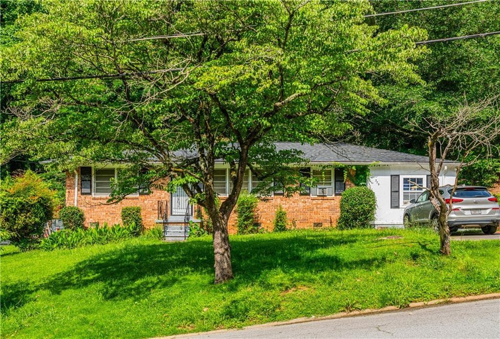 3 bedroom, 1 bathroom, 1,234 sq ft single family residence sold at 379 Utoy Circle, Atlanta, GA 30331