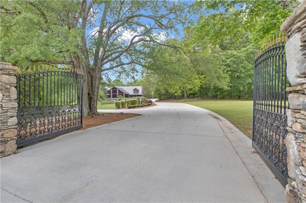 10 bedroom, 17 bathroom, 30,000 sq ft single family residence under contract at 14501 Woolsey Road, Hampton, GA 30228 — photo 8
