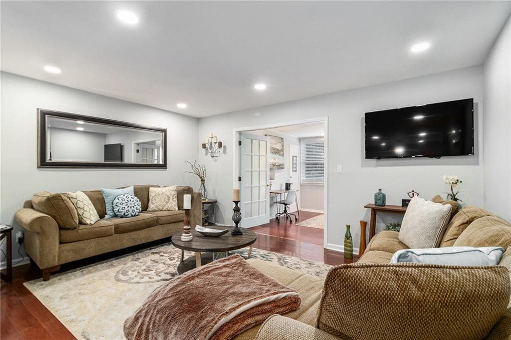 2 bedroom, 2 bathroom, 1,127 sq ft condominium sold at 64 Montre Square, Atlanta, GA 30327