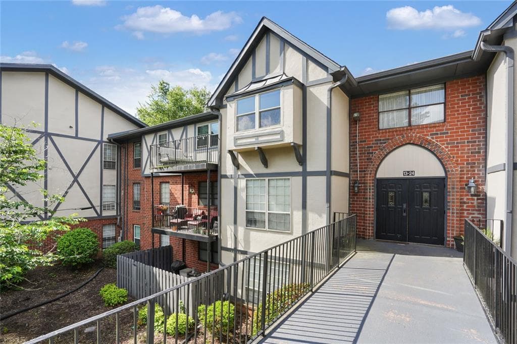 3 bedroom, 2 bathroom, 1,469 sq ft condominium sold at 6851 Roswell Road K-23, Atlanta, GA 30328