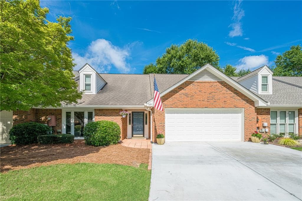 3 bedroom, 4 bathroom, 2,405 sq ft townhouse sold at 535 Brickleberry Lane, Roswell, GA 30075