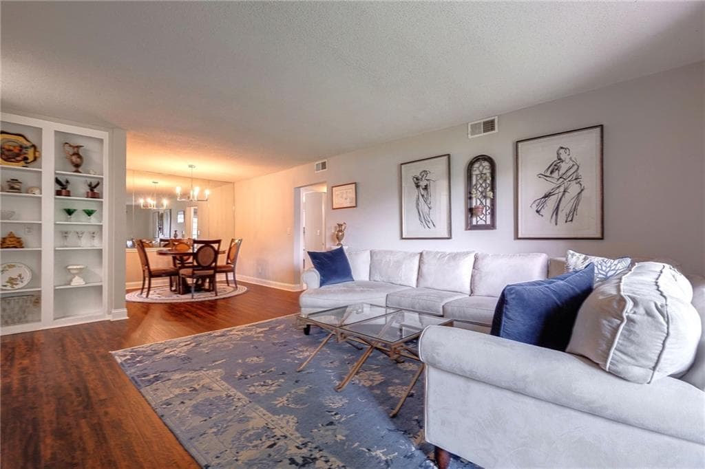 1 bedroom, 1 bathroom, 797 sq ft condominium sold at 6851 Roswell Road G3, Atlanta, GA 30328