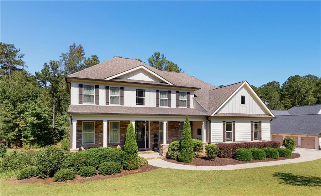 5 bedroom, 4 bathroom, 3,316 sq ft single family residence sold at 140 DISCOVERY LAKE Drive, Fayetteville, GA 30215