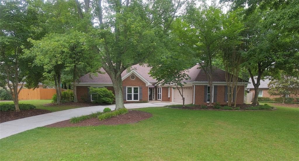 11940 WEXFORD CLUB Drive, Roswell, GA 30075 — most recent listing photo