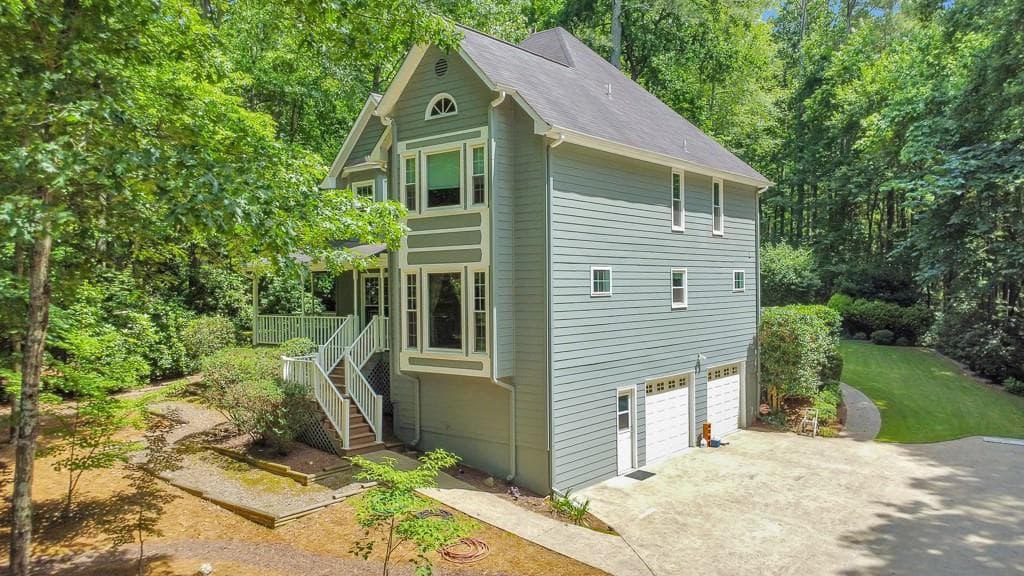 3 bedroom, 3 bathroom, 2,878 sq ft single family residence sold at 405 W Leslie Court, Woodstock, GA 30188