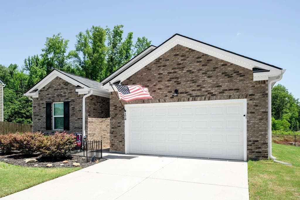 174 Silver Birch Pass, Newnan, GA 30265 — most recent listing photo