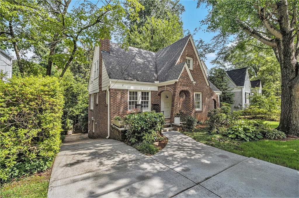 3 bedroom, 3 bathroom, 1,774 sq ft single family residence sold at 1718 Ridgewood Drive, Atlanta, GA 30307
