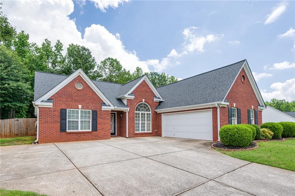 3 bedroom, 2 bathroom, 1,993 sq ft single family residence sold at 44 Blue Grass Drive, Jefferson, GA 30549