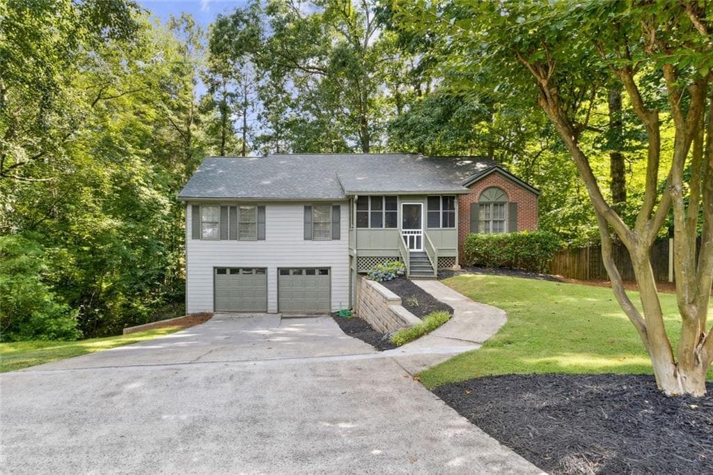 4 bedroom, 2 bathroom, 2,323 sq ft single family residence sold at 3902 Robin Court Court, Acworth, GA 30101