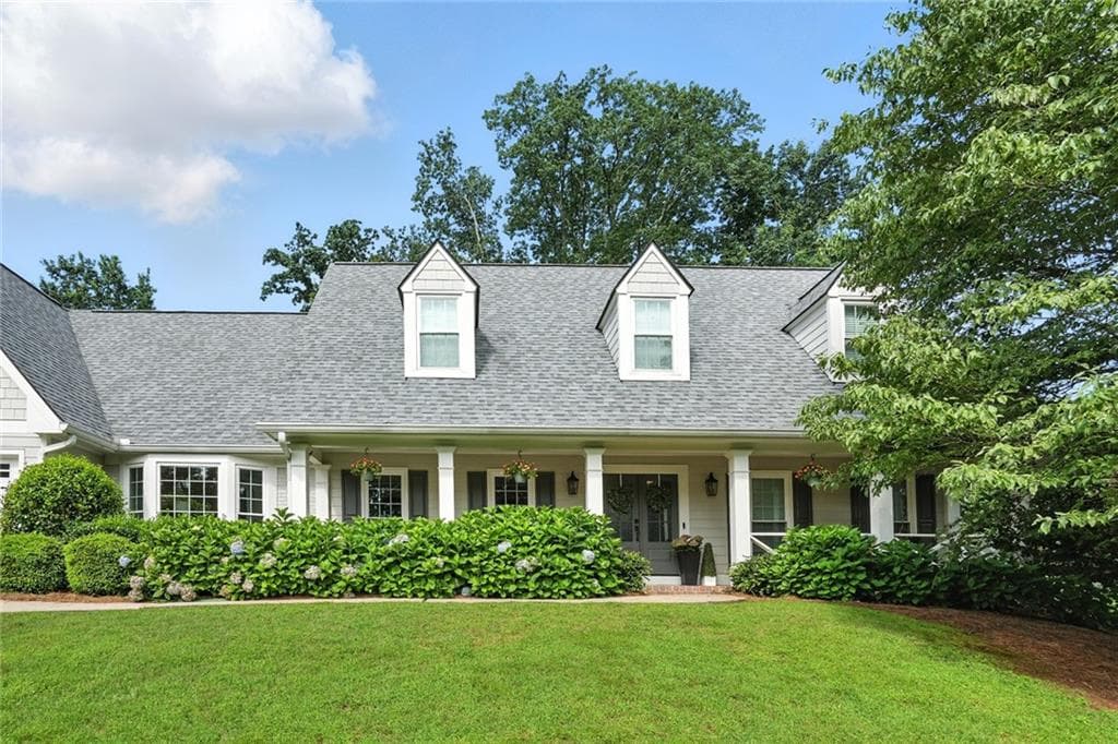 6 bedroom, 5 bathroom, 4,303 sq ft single family residence sold at 4824 Dunwoody Station Drive, Atlanta, GA 30338