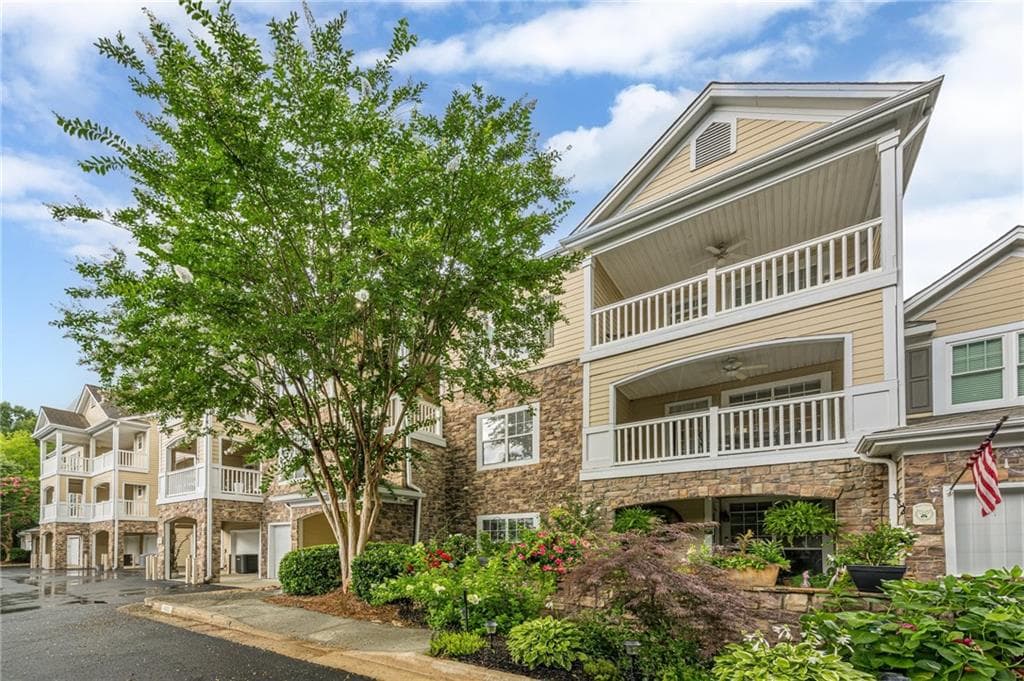 422 Pembrooke Circle 422, Alpharetta, GA 30004 — most recent listing photo
