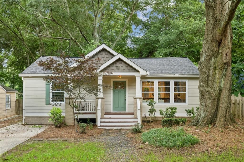 3 bedroom, 2 bathroom, 1,403 sq ft single family residence sold at 1735 Jobeth Avenue, Atlanta, GA 30316
