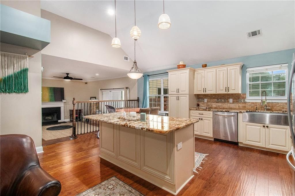 3 bedroom, 3 bathroom, 2,465 sq ft single family residence for sale at 6177 Idlewood Circle, Lithonia, GA 30038 — photo 2