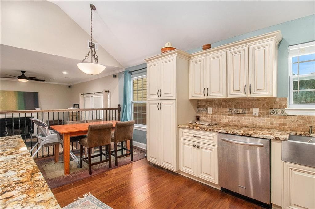 3 bedroom, 3 bathroom, 2,465 sq ft single family residence for sale at 6177 Idlewood Circle, Lithonia, GA 30038 — photo 3