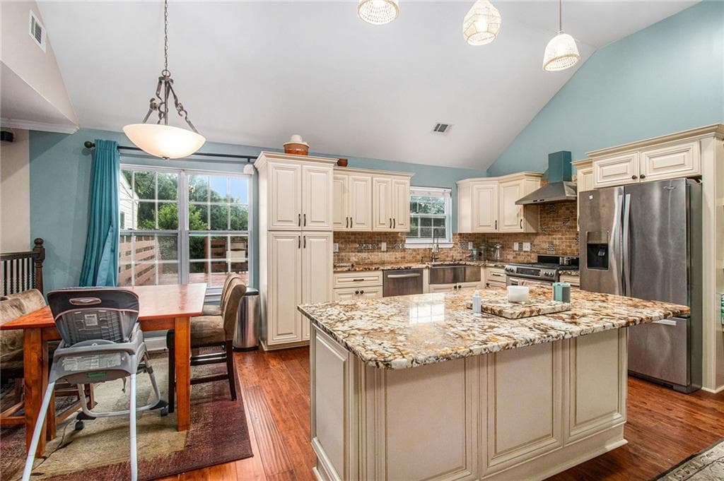 3 bedroom, 3 bathroom, 2,465 sq ft single family residence for sale at 6177 Idlewood Circle, Lithonia, GA 30038 — photo 5