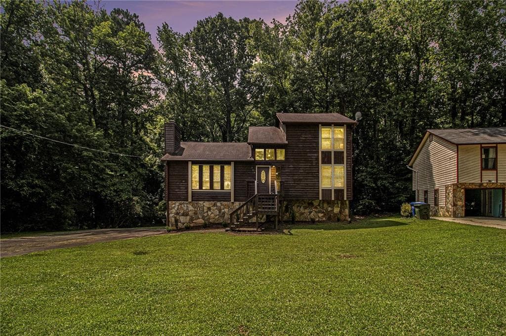 4 bedroom, 3 bathroom, 2,504 sq ft single family residence sold at 300 Twin Tendrils, Atlanta, GA 30331