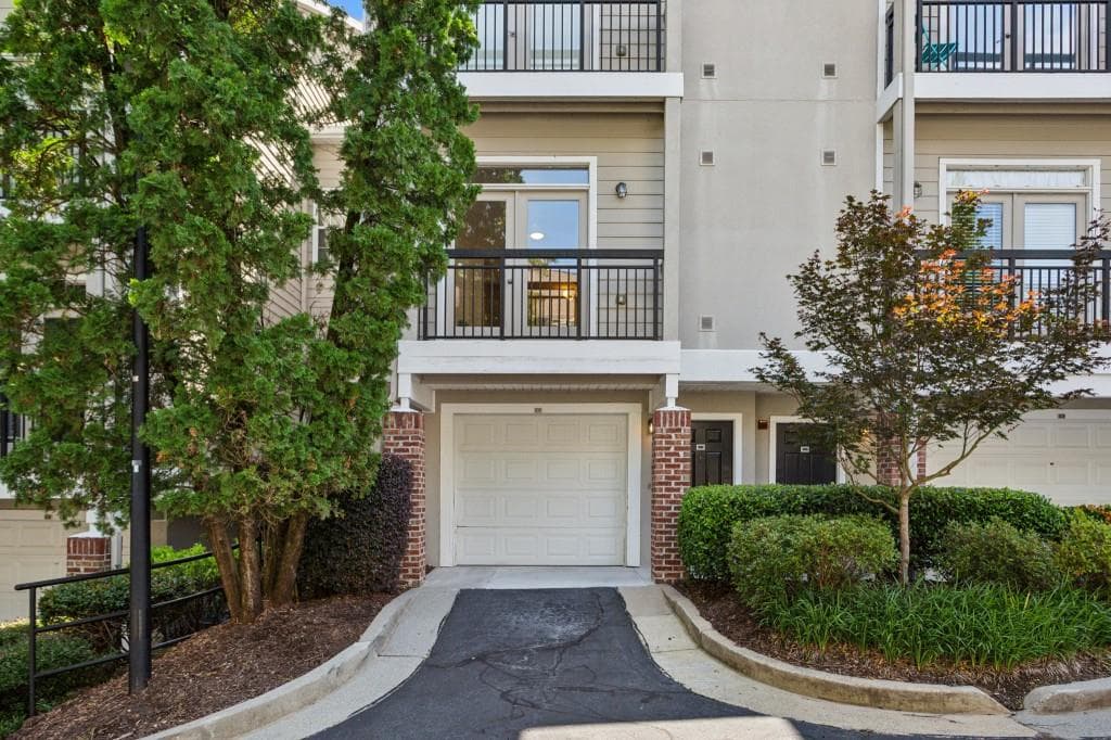 1 bedroom, 1 bathroom, 972 sq ft condominium sold at 4254 River Green Drive 613, Atlanta, GA 30327