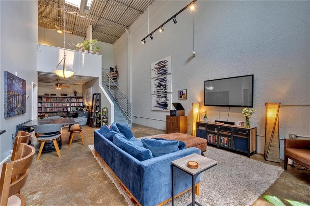2 bedroom, 2 bathroom, 1,318 sq ft condominium sold at 195 Arizona Avenue 199, Atlanta, GA 30307