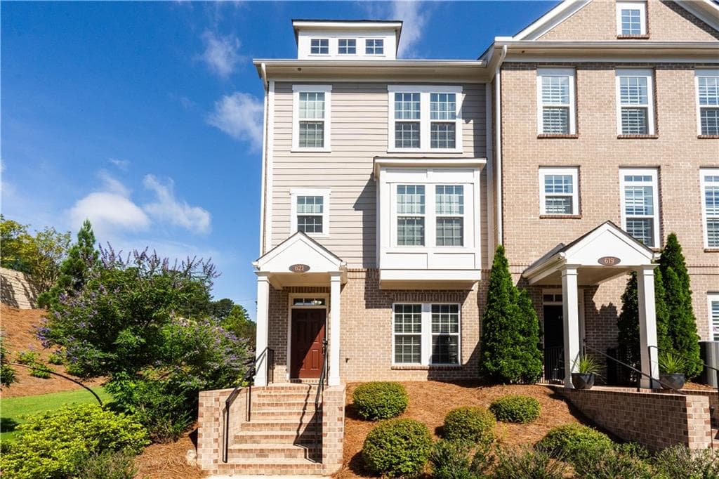 3 bedroom, 4 bathroom, 1,945 sq ft townhouse sold at 621 Hanlon Way, Alpharetta, GA 30009