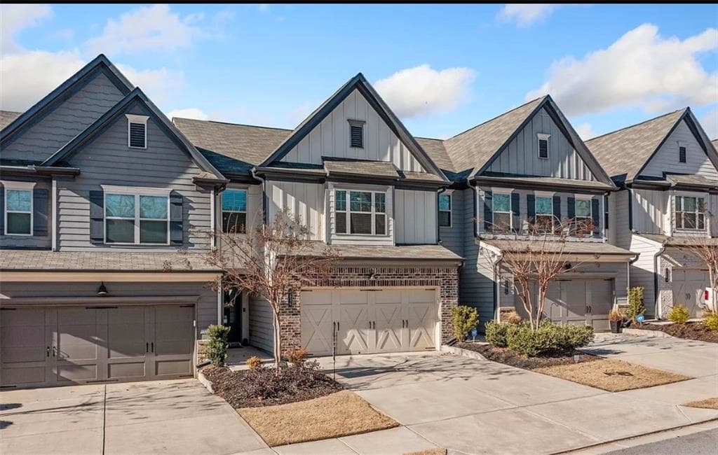 3 bedroom, 3 bathroom, 2,020 sq ft townhouse sold at 5634 Parkview Lane, Flowery Branch, GA 30542