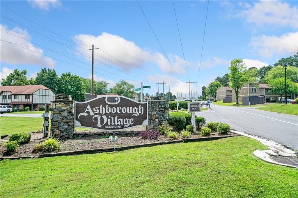 3 bedroom, 2 bathroom, 1,290 sq ft townhouse sold at 1810 Ashborough Road G, Marietta, GA 30067