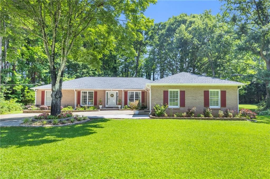3 bedroom, 2 bathroom, 2,054 sq ft single family residence sold at 400 LITTLE JOHN Drive, Lilburn, GA 30047