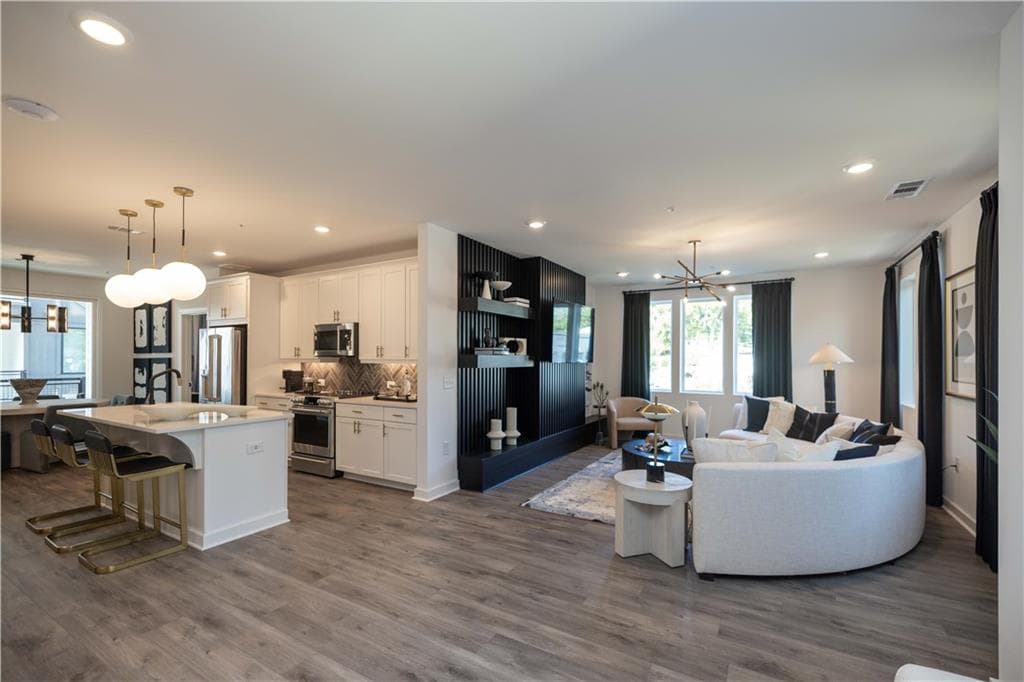 371 Grant Circle 1812, Atlanta, GA 30315 — most recent listing photo
