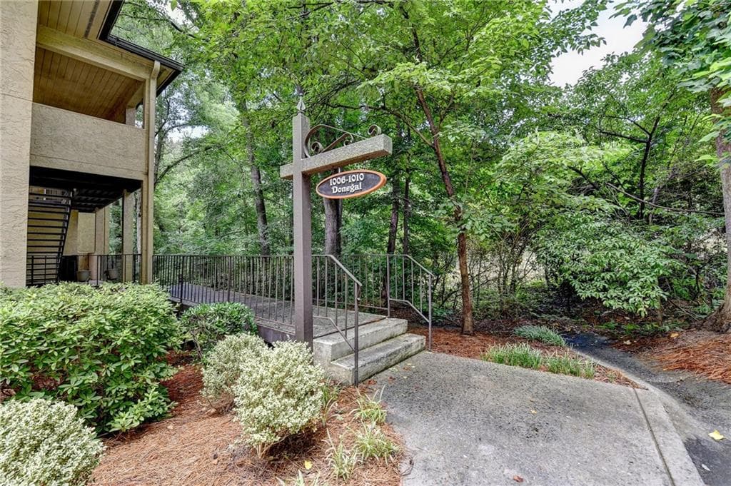 2 bedroom, 2 bathroom, 1,381 sq ft condominium sold at 1010 Donegal, Smyrna, GA 30080