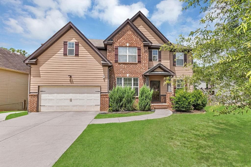 6 bedroom, 4 bathroom, 4,642 sq ft single family residence sold at 2619 DAYVIEW Lane, Atlanta, GA 30331