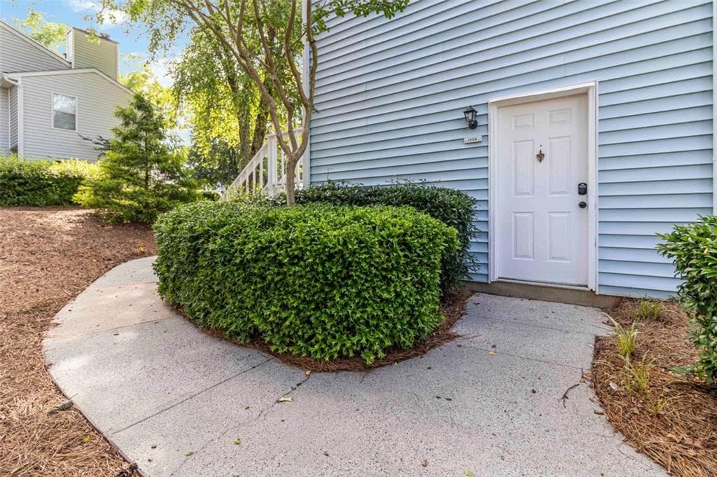 2 bedroom, 1 bathroom, 936 sq ft condominium sold at 1005 GLENLEAF Drive, Peachtree Corners, GA 30092
